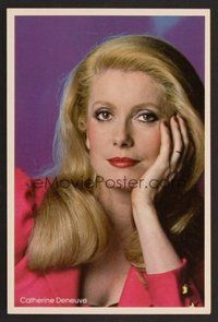 6z065 CATHERINE DENEUVE postcard '81 great portrait photo of stunning actress!