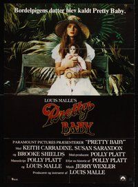 7a190 PRETTY BABY Danish '78 directed by Louis Malle, young Brooke Shields sitting with doll!