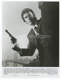 7b220 ENFORCER 7.25x8.75 still '76 Clint Eastwood as Dirty Harry by Golden Gate Bridge by Gold!
