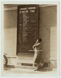 7b285 GWEN LEE candid 8x10 still '30s the pretty young actress lost on the MGM lot gets directions!