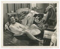 7b308 INVADERS 8x10 still '41 Powell & Pressburger, naked bearded Laurence Olivier in bath tub!