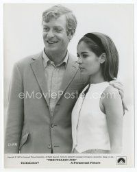 7b315 ITALIAN JOB candid 8x10 still '69 great image of Michael Caine visited by sexy wife Shakira!