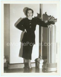 7b329 JOAN CRAWFORD candid 8x10.25 still '30s full-length wearing great outfit by deco column!