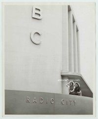 7b358 LARAINE DAY & MARY HOWARD candid 8x10 still '30s at the NBC Radio City building in Hollywood!
