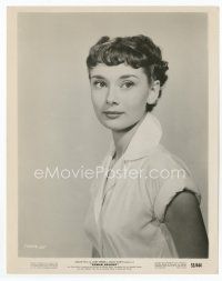 7b010 ROMAN HOLIDAY 8x10 still '53 great waist-high portrait of pretty Audrey Hepburn!