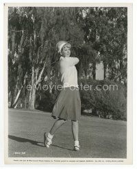 7b472 SEND ME NO FLOWERS 8x10 still '64 full-length Doris Day teeing off at the golf course!