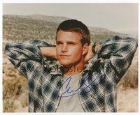 7c184 CHRIS O'DONNELL signed color 8x10 REPRO still '00s close portrait with hands behind his head!