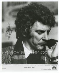 7c038 DONALD SUTHERLAND signed 7.75x9.5 still '73 close brooding portrait from Don't Look Now!