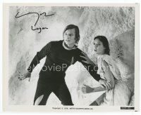7c114 MICHAEL YORK signed 8x10 still '76 close up with Jenny Agutter from Logan's Run!