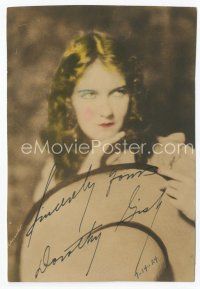 7c039 DOROTHY GISH signed color deluxe 4.25x6.25 still '24 waist-high portrait holding hat!