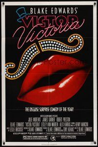 7d934 VICTOR VICTORIA 1sh '82 Julie Andrews, Blake Edwards, cool lips & mustache art by John Alvin!