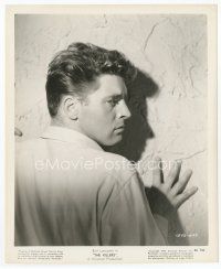 7f081 BURT LANCASTER 8x10 still '46 close up with his hands against wall from The Killers!