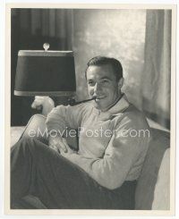7f155 GENE KELLY deluxe 8x10 still '40s great c/u seated on couch smiling with pipe in his mouth!