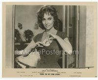 7f173 GINA LOLLOBRIGIDA 8x10 still '60 pulling money from cleavage from Where the Hot Wind Blows!
