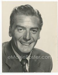 7f488 VICTOR MATURE 7x9 still '53 head & shoulders portrait of the leading man showing his teeth!