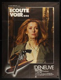 7h428 ECOUTE VOIR French 1p '79 great c/u of sexy detective Catherine Deneuve + gun & hat art!