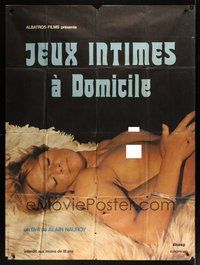 7h491 JEUX INTIMES AUX DOMICILE French 1p '78 super close up of sexy naked girl on fur rug!