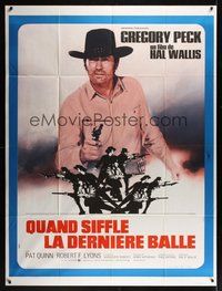 7h580 SHOOT OUT French 1p '71 great full-length image of gunfighter Gregory Peck pointing pistol!