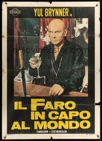7h119 LIGHT AT THE EDGE OF THE WORLD Italian 1p '72 Jules Verne, different image of Yul Brynner!