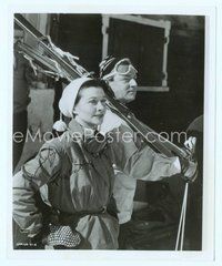 7j246 VIVIEN LEIGH signed 8x10 REPRO still '60s close up in winter gear about to hit the ski slopes!