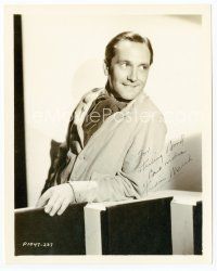7j159 FREDRIC MARCH signed deluxe 8x10 still '29 great waist-high smiling portrait!