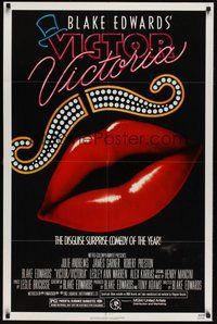7r928 VICTOR VICTORIA 1sh '82 Julie Andrews, Blake Edwards, cool lips & mustache art by John Alvin