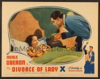 7s211 DIVORCE OF LADY X LC '38 Laurence Olivier tries to reason with smiling Merle Oberon in bed!