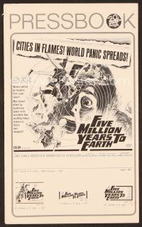 7y275 FIVE MILLION YEARS TO EARTH pressbook '67 cities in flames, world panic spreads, art by Gerald Allison
