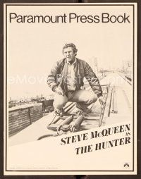 7y284 HUNTER pressbook '80 great image of bounty hunter Steve McQueen!