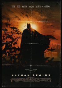 8e063 BATMAN BEGINS 1sh '05 great image of Christian Bale as the Caped Crusader!
