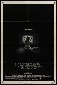 8e673 POLTERGEIST style B 1sh '82 Tobe Hooper, classic They're here image of little girl by TV!