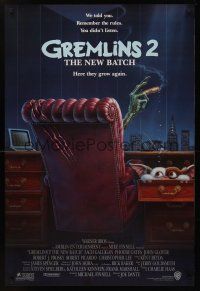 8m286 GREMLINS 2 advance 1sh '90 great Winters artwork of Gremlin in executive chair!