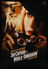 8m604 SKY CAPTAIN & THE WORLD OF TOMORROW teaser DS 1sh '04 pretty Gwyneth Paltrow with camera!