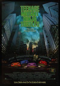 8m664 TEENAGE MUTANT NINJA TURTLES 1sh '90 live action, cool image of turtles in NYC sewers!