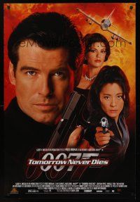 8m689 TOMORROW NEVER DIES video 1sh '97 Pierce Brosnan as James Bond 007, Michelle Yeoh!