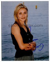 8s056 CAMERON DIAZ signed color 8x10 REPRO still '00s waist-high smiling portrait by the ocean!