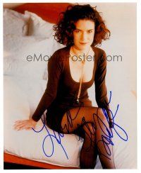 8s075 LARA FLYNN BOYLE signed color 8x10 REPRO still '00s full-length portrait seated on bed!