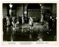 8w473 MAN IN THE WHITE SUIT 8x10 still '52 Alec Guinness discovers the flaw in his invention!