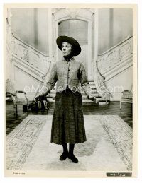 8x283 JULIE ANDREWS 8x10 still '65 full-length in foyer of mansion from The Sound of Music!