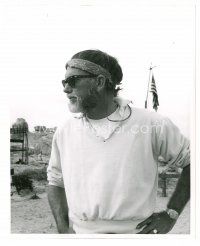 8x521 SAM PECKINPAH 8x10 still '70s the director wearing sunglasses on the set of his movie!