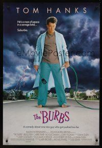8z183 BURBS DS 1sh '89 best Tom Hanks image, a man of peace in a savage land, suburbia!