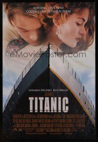 8z744 TITANIC DS 1sh '97 Leonardo DiCaprio, Kate Winslet, directed by James Cameron!