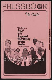 9d281 BEYOND THE VALLEY OF THE DOLLS pressbook + herald '70 Russ Meyer's girls who are old at 20!