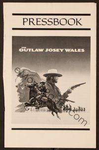 9d357 OUTLAW JOSEY WALES pressbook '76 Clint Eastwood is an army of one, cool double-fisted artwork!