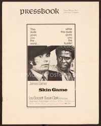 9g363 SKIN GAME pressbook '71 James Garner sells his best friend Louis Gossett Jr over & over!