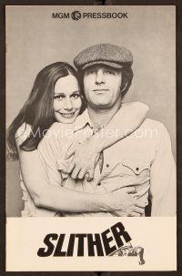 9g368 SLITHER pressbook '73 Sally Kellerman hugging James Caan, together at last!