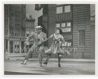 9j590 ROYAL WEDDING 8x10 still '51 Fred Astaire & sexy Jane Powell dancing to the Liars song!