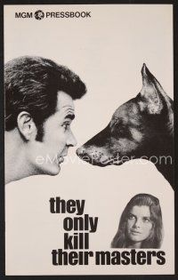 9k351 THEY ONLY KILL THEIR MASTERS pressbook '72 great close up of James Garner &Doberman Pincer dog