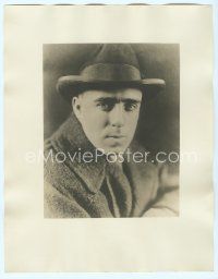 9m173 RAOUL WALSH deluxe 11x14 still '10s cool portrait of young star & director!