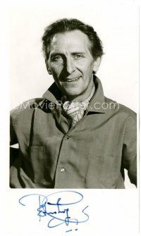9r134 PETER CUSHING signed 4x7 still '70s waist-high smiling portrait in casual attire!